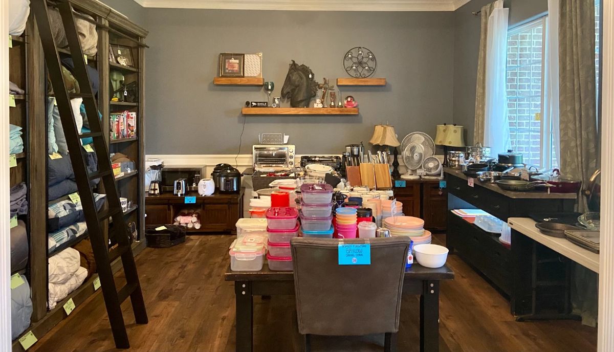 Kitchenware, Bedding, Appliances, Art & Decor