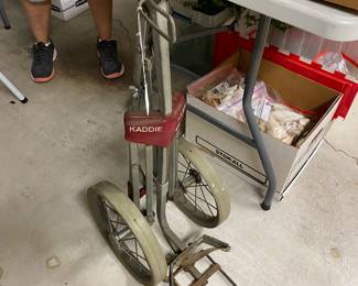 Vintage golf caddy…there are some vintage club covers too. I moved these into the office.