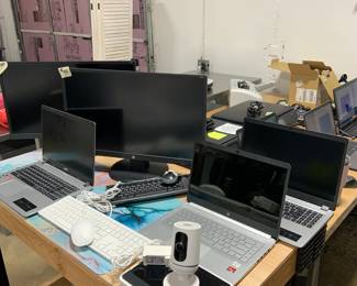 Multiple monitors and laptops