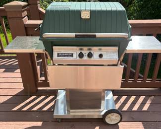 Nice Broilmaster grill