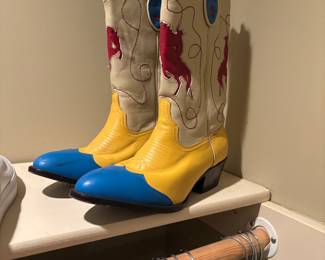 Super fun women’s vintage cowboy boots size 8-9