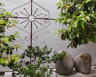 JH103Wrought Iron Cross And Owls