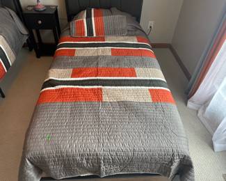 Xl Twin Bedspread & Sham