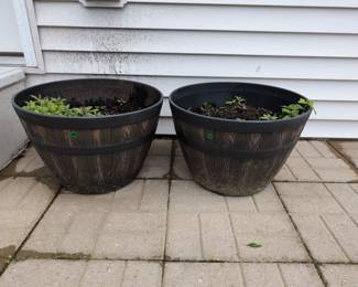 2 Planter/pots