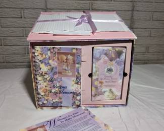 Precious Moments 20th Anniversary Club Set W/ Thanks A Bunch Figurine
