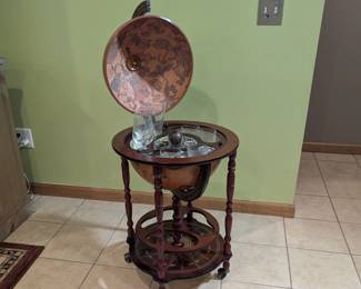 Vintage Italian-style Globe Bar Cart With Glassware