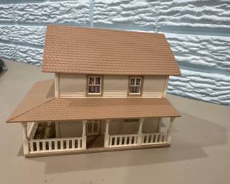 Ho Scale Two-story Farmhouse With Wraparound Porch