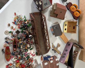 Toy Train Accessories-miniature People, Animals Ect.