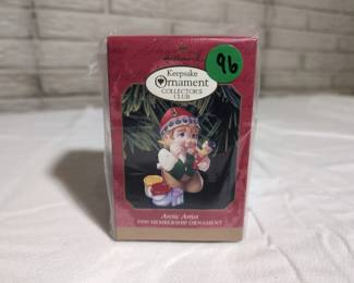 Hallmark 1999 Arctic Artist Club Ornament Keepsake Collectors Club