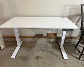 White Electric Sit/stand Desk With Programmable Height Memory