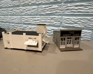 Ho Scale Vintage Storefronts - White Hut & The Hinky Dink