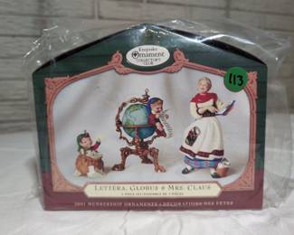 Hallmark 2001 Ornament Set Lettera, Globus & Mrs. Claus, 3-piece (nib)