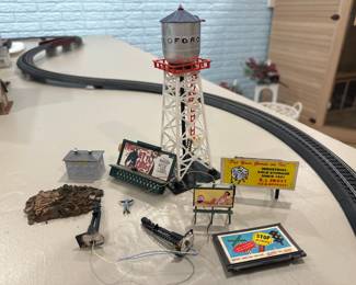 Ho Scale Scenery Lot Water Tower, Billboards, Scrap & Mini Figures