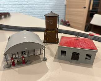 Ho Scale Train Scenery Buildings Gas Station, Plasticville Police, Water Tower