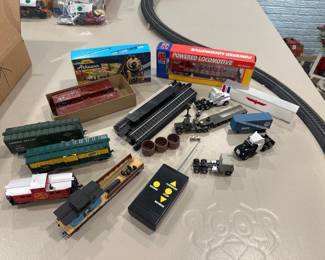 Mixed Ho Scale Train Cars, Tracks & Vehicles Athearn, Tyco, Santa Fe