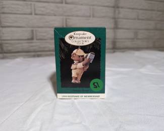 Hallmark 1994 Keepsake Ornament Holiday Pursuit (bear Detective)