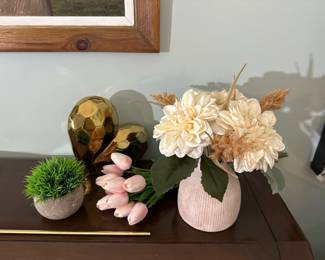 Gold Heart Decor & Florals