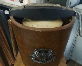 Hand crank ice cream freezer