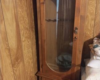 Gun cabinet