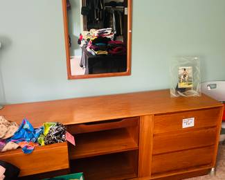 Dresser $100