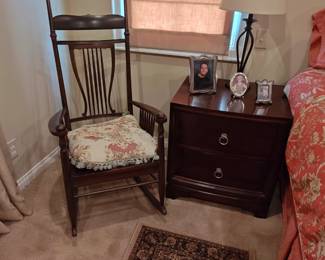 NEW ENGLAND ANTIQUE ROCKING CHAIR