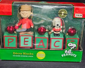 NIB Peanuts Snoopy Christmas "Peace" Decor Blocks