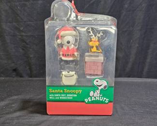 2010 Santa Snoopy & Woodstock with Donation Well