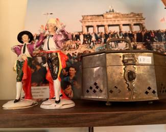 Figurines