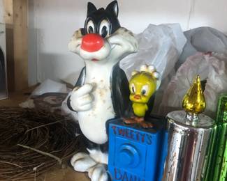 Looney Tunes bank