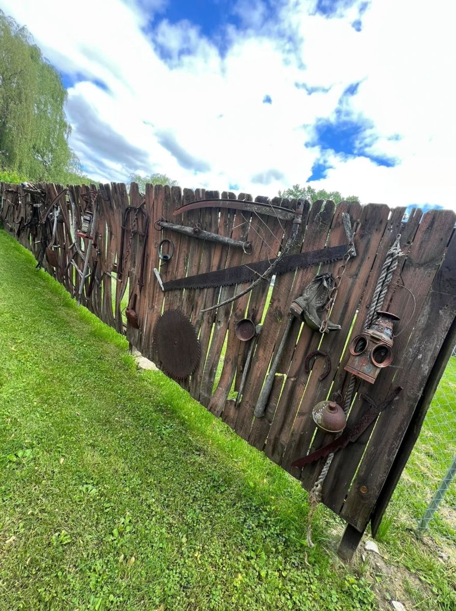 Vintage Farm Tools & Rustic Decor Wall – Antique Saws, Lanterns, & Blacksmith Tools
Incredible collection of vintage hand tools and primitive farm equipment mounted on rustic wood fencing. Includes crosscut saws, bow saws, scythes, antique lantern, cast iron pans, blacksmith tongs, pulleys, and more. Perfect for collectors, decorators, or anyone seeking authentic rustic Americana and old homestead charm. Ideal for barn walls, cabins, or vintage tool displays.
