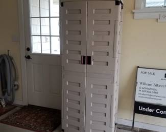 Storage cabinet