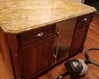 Kitchen island with Sub-Zero ice maker