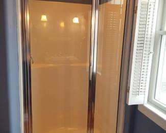 Glass shower doors