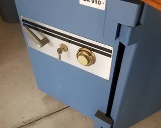 Freestanding safe