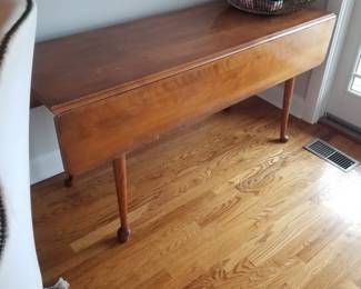 Drop leaf harvest table