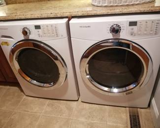 Frigidaire washing machine & GAS dryer