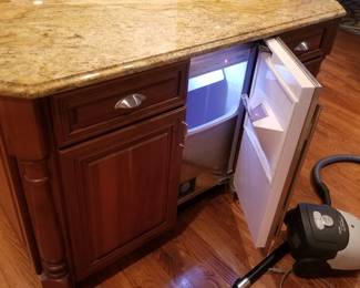 Kitchen island with Sub-Zero ice maker
