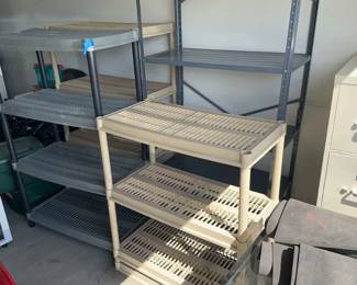 4x Shelving Units
