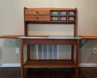 02 Wood With Aluminum Potting Bench