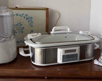05 Cuisinart Frozen Yogurt ice Cream Sorbet Maker, Crock Pot, Warm O Tray, Dash Go Citrus Juicer