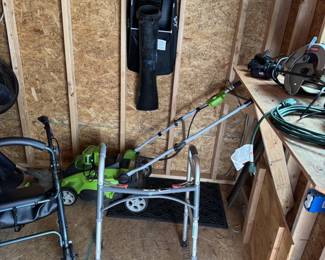 Electric lawnmower