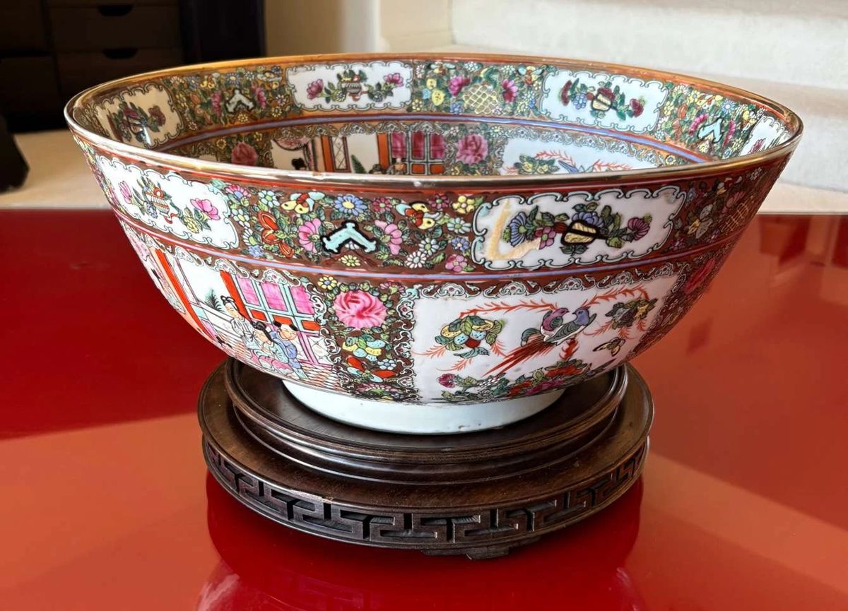 SF119VAntique Chinese Porcelain Bowl With Stand