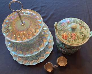 SF142Festive Vintage Items