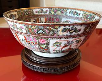 SF119VAntique Chinese Porcelain Bowl With Stand