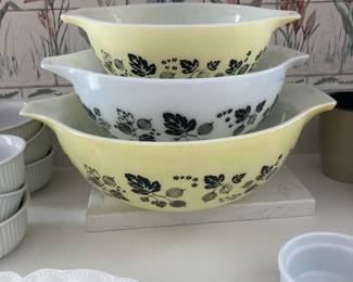 Set of 3 Pyrex Gooseberry Cinderella Mixing Bowls