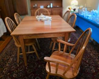 Amish built dining table/ 2 leaves/6 chairs 5 foot x42 inches. 2 leaves 12 inches each