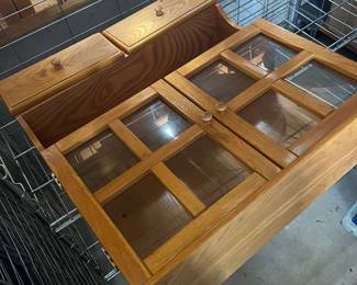 Wall mounted shelf