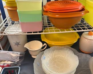 tupperware with lids