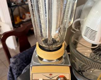 Vintage Osterizer Imperial Pulse-Matic 10-speed blender