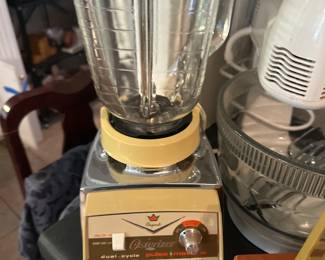 Vintage Osterizer Imperial Pulse-Matic 10-speed blender
